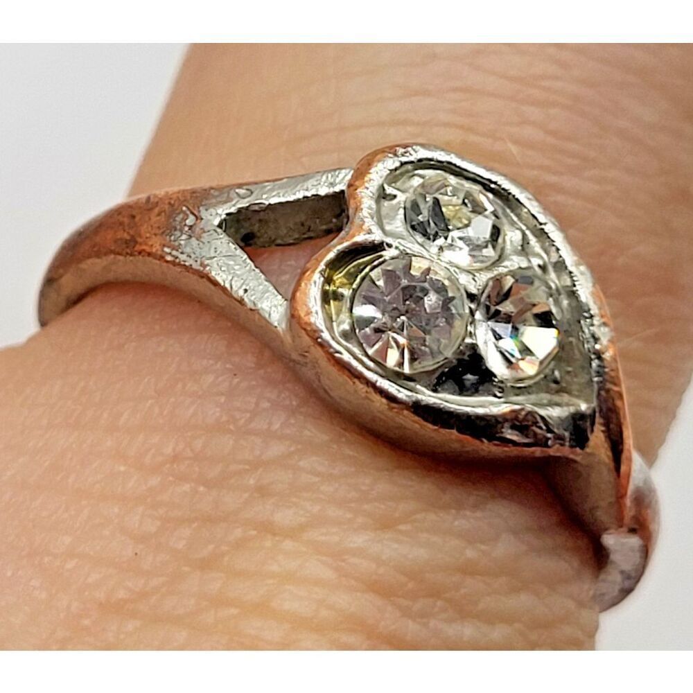 Vintage Heart Rhinestone Silver Fashion Ring Size 8